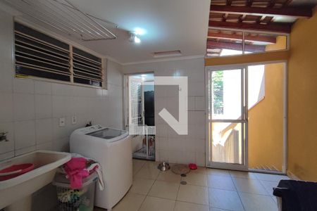 Casa para alugar com 234m², 4 quartos e 3 vagasÁrea de Serviço