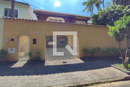 Casa para alugar com 234m², 4 quartos e 3 vagasFachada 