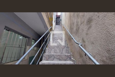 Casa para alugar com 42m², 1 quarto e sem vaga Casa para alugar com 42m², 1 quarto e sem vagaEscada de acesso