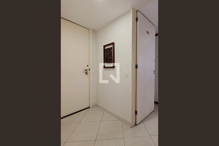 Hall de entrada de apartamento para alugar com 2 quartos, 63m² em Copacabana, Rio de Janeiro