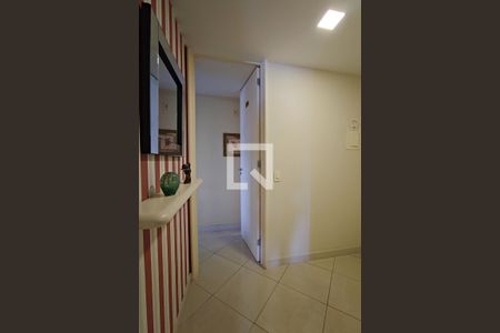 Hall de entrada de apartamento para alugar com 2 quartos, 63m² em Copacabana, Rio de Janeiro
