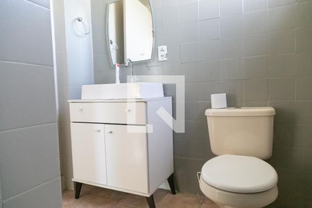 Banheiro de apartamento à venda com 1 quarto, 45m² em Tristeza, Porto Alegre