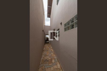 Casa à venda com 300m², 4 quartos e 5 vagas Casa à venda com 300m², 4 quartos e 5 vagasCorredor