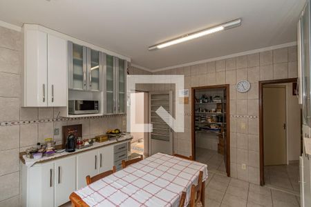 Casa à venda com 300m², 4 quartos e 5 vagas Casa à venda com 300m², 4 quartos e 5 vagasCozinha