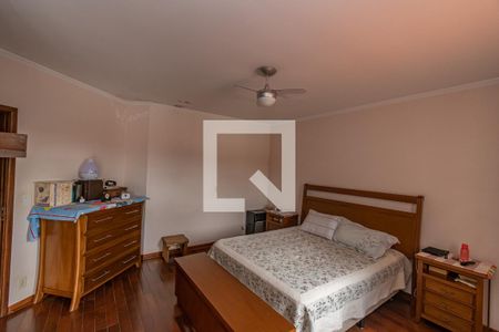 Casa à venda com 300m², 4 quartos e 5 vagas Casa à venda com 300m², 4 quartos e 5 vagasSuite