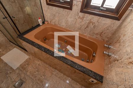 Casa à venda com 300m², 4 quartos e 5 vagas Casa à venda com 300m², 4 quartos e 5 vagasDetalhe Banheiro da Suíte