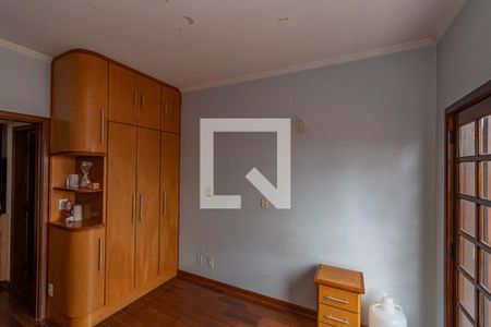 Casa à venda com 300m², 4 quartos e 5 vagas Casa à venda com 300m², 4 quartos e 5 vagasQuarto 2