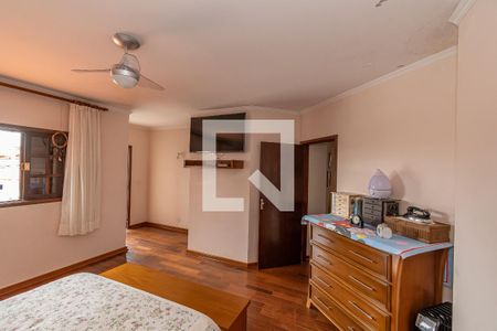 Casa à venda com 300m², 4 quartos e 5 vagas Casa à venda com 300m², 4 quartos e 5 vagasSuite