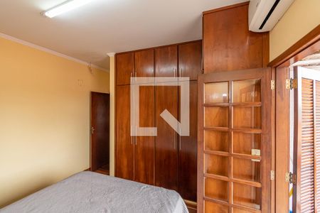 Casa à venda com 300m², 4 quartos e 5 vagas Casa à venda com 300m², 4 quartos e 5 vagasQuarto 3