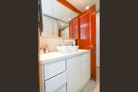 Banheiro da Suíte de apartamento à venda com 3 quartos, 165m² em Auxiliadora, Porto Alegre
