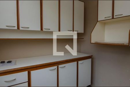 Casa de condomínio para alugar com 340m², 4 quartos e 3 vagasQuarto de Serviço
