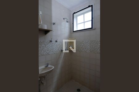 Casa de condomínio para alugar com 340m², 4 quartos e 3 vagasBanheiro de Serviço