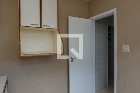Casa de condomínio para alugar com 340m², 4 quartos e 3 vagasQuarto de Serviço