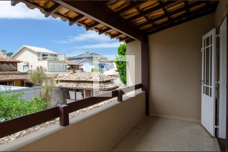 Casa de condomínio para alugar com 340m², 4 quartos e 3 vagasQuarto 3 - varanda