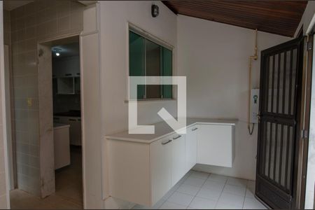 Casa de condomínio para alugar com 340m², 4 quartos e 3 vagasÁrea de Serviço
