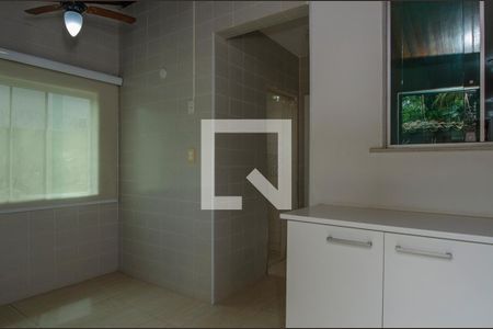 Casa de condomínio para alugar com 340m², 4 quartos e 3 vagasÁrea de Serviço