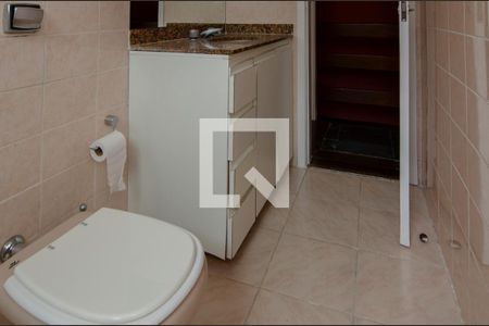 Casa de condomínio para alugar com 340m², 4 quartos e 3 vagasBanheiro