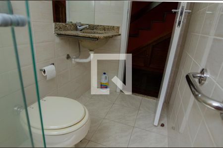 Casa de condomínio para alugar com 340m², 4 quartos e 3 vagasBanheiro