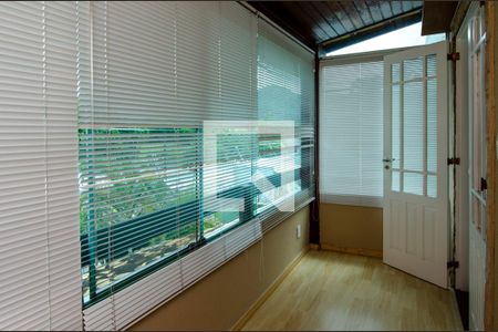 Casa de condomínio para alugar com 340m², 4 quartos e 3 vagasSuite - varanda
