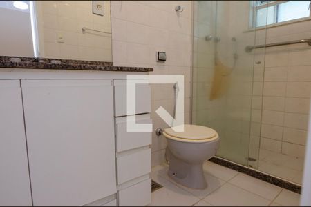 Casa de condomínio para alugar com 340m², 4 quartos e 3 vagasBanheiro da Suíte