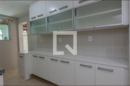 Casa de condomínio para alugar com 340m², 4 quartos e 3 vagasCozinha