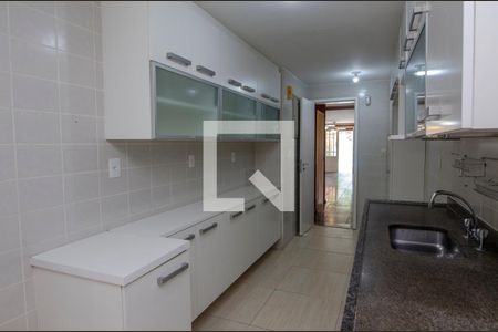 Casa de condomínio para alugar com 340m², 4 quartos e 3 vagasCozinha