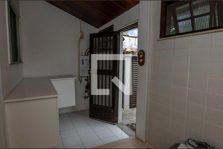 Casa de condomínio para alugar com 340m², 4 quartos e 3 vagasÁrea de Serviço