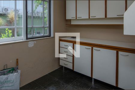 Casa de condomínio para alugar com 340m², 4 quartos e 3 vagasQuarto de Serviço