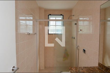 Casa de condomínio para alugar com 340m², 4 quartos e 3 vagasBanheiro