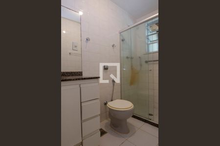 Casa de condomínio para alugar com 340m², 4 quartos e 3 vagasBanheiro da Suíte