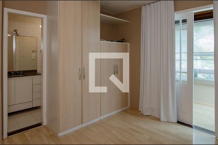 Casa de condomínio para alugar com 340m², 4 quartos e 3 vagasSuite