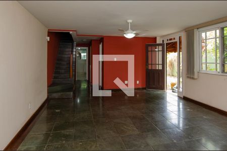 Sala de casa de condomínio para alugar com 4 quartos, 340m² em Recreio dos Bandeirantes, Rio de Janeiro