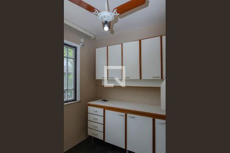 Casa de condomínio para alugar com 340m², 4 quartos e 3 vagasQuarto de Serviço