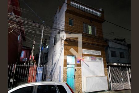 Casa à venda com 180m², 5 quartos e 1 vaga Casa à venda com 180m², 5 quartos e 1 vagaFachada