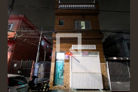 Casa à venda com 180m², 5 quartos e 1 vaga Casa à venda com 180m², 5 quartos e 1 vagaFachada