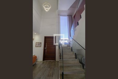 Casa à venda com 254m², 4 quartos e 2 vagasEscada