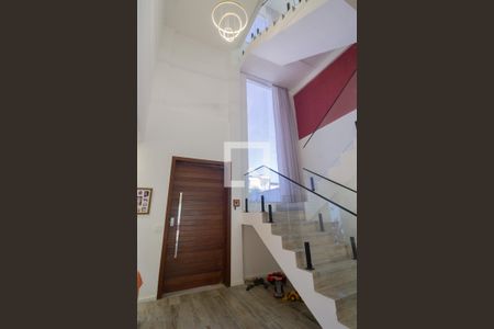 Casa à venda com 254m², 4 quartos e 2 vagasEscada