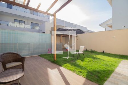 Casa à venda com 254m², 4 quartos e 2 vagasQuintal