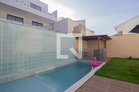 Casa à venda com 254m², 4 quartos e 2 vagasPiscina
