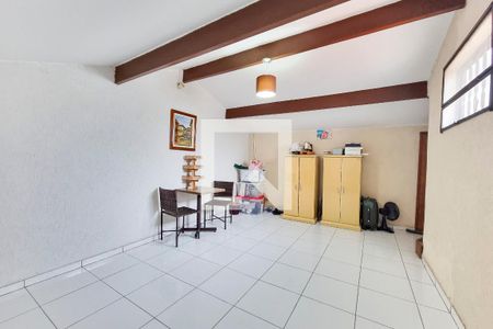 Casa para alugar com 230m², 4 quartos e 3 vagas Casa para alugar com 230m², 4 quartos e 3 vagasSotão