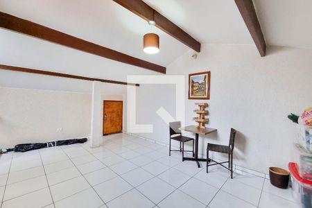Casa para alugar com 230m², 4 quartos e 3 vagas Casa para alugar com 230m², 4 quartos e 3 vagasSotão