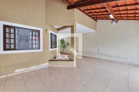 Casa para alugar com 230m², 4 quartos e 3 vagas Casa para alugar com 230m², 4 quartos e 3 vagasGaragem