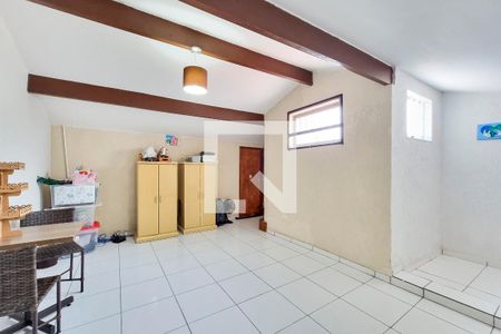 Casa para alugar com 230m², 4 quartos e 3 vagas Casa para alugar com 230m², 4 quartos e 3 vagasSotão