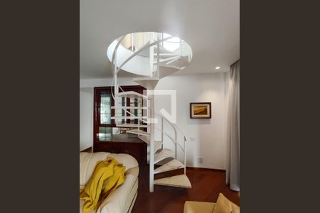 Apartamento à venda com 200m², 3 quartos e 2 vagasEscada