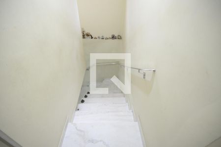 Casa à venda com 160m², 5 quartos e 2 vagasEscada