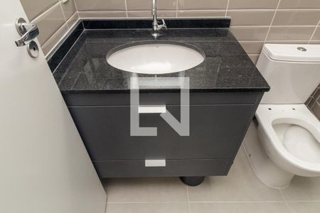 Banheiro de kitnet/studio para alugar com 1 quarto, 27m² em República, São Paulo