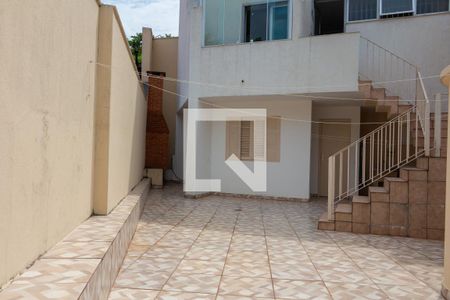 Casa à venda com 228m², 4 quartos e 5 vagasÁrea externa 