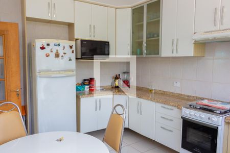 Casa à venda com 228m², 4 quartos e 5 vagasCozinha 