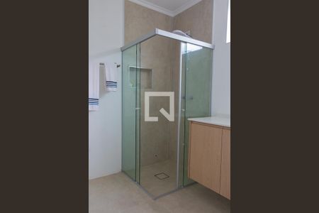 Casa à venda com 228m², 4 quartos e 5 vagasBanheiro 2