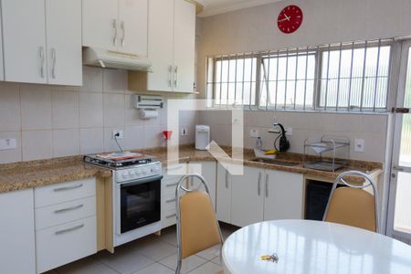 Casa à venda com 228m², 4 quartos e 5 vagasCozinha 